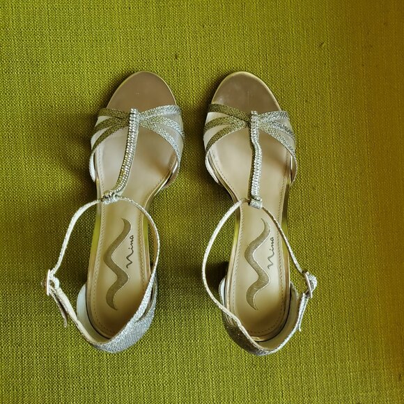 Size 8.5 Nina Haviva Gold T Strap Block Heel Sandal - Picture 4 of 6